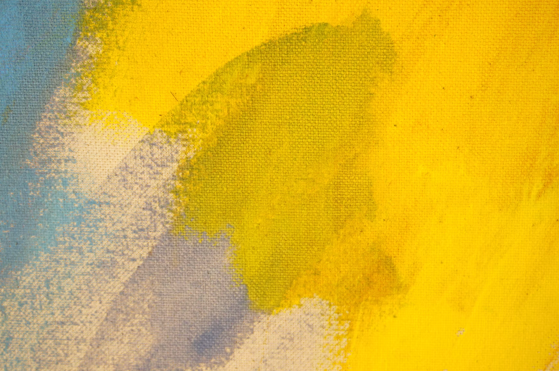 Abstrakte Farbstudie von Gregor Stehle auf roher Leinwand mit blauen, gelben, roten und braunen Farbfeldern – minimalistisch, atmosphärisch, 2023