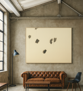 Großformatige abstrakte Malerei von Gregor Stehle (180 × 140 cm): schwebende Schwarzspuren auf roher Leinwand, stille Zen-Landschaft,