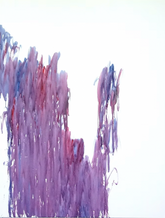 Vertikale violette und blaue Pinselzüge auf weißem Hintergrund – abstraktes Gemälde ‚Violette Kaskade‘ von Gregor Stehle (2025).“