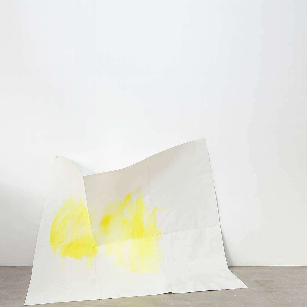 Abstrakte raumgreifende, zarte, minimalistische Kunst auf Papier von Gregor Stehle