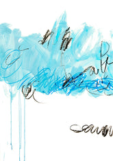 Abstrakter Fine Art Druck in Blau und Türkis mit horizontalem Farbband und Tropfen auf weißem Grund, Hochformat.