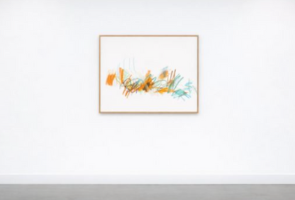 Abstrakte Zeichnung mit gestischen Linien in Orange, Grün und Blau auf weißem Grund, zeitgenössisches Werk von Gregor Stehle.