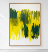 Abstraktes Gemälde mit breiten, gestischen Gelb- und Grüntönen, die wie eine atmosphärische Landschaft wirken; moderne, fließende Farbfeldkomposition.